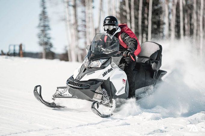 snowmobiling-canada Snowmibiling Canada